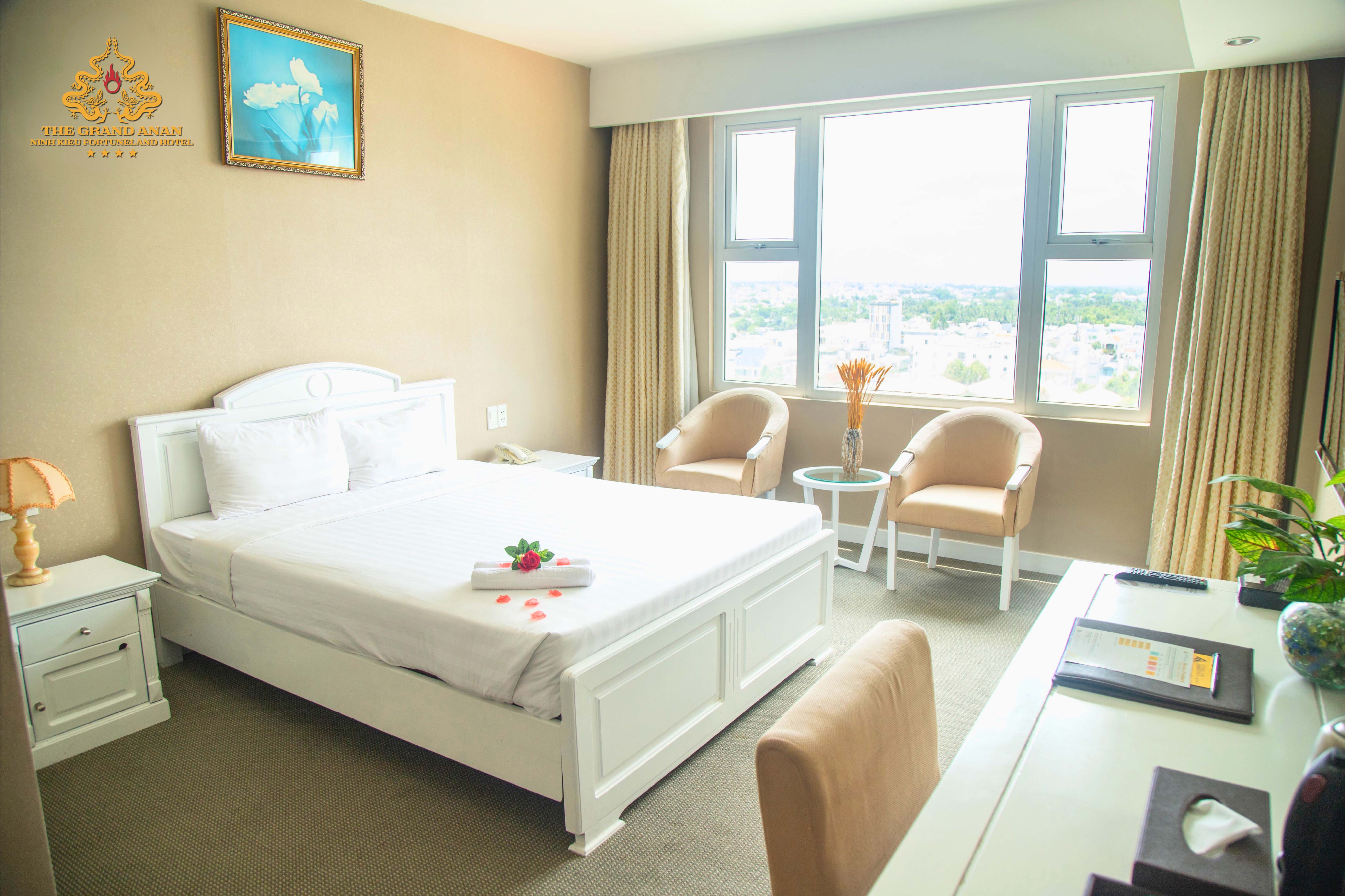 Phòng DELUXE DOUBLE tại khách sạn Ninh Kieu Fortuneland Hotel